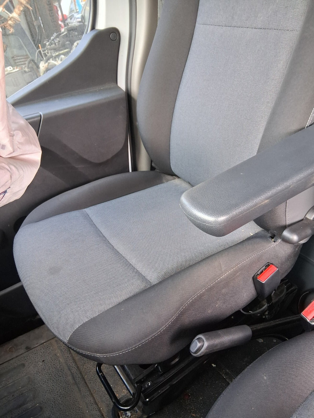 2024 NISSAN INTERSTAR MK2 OSF DRIVER SIDE FRONT SINGLE SEAT WITH LEATHER ARMREST