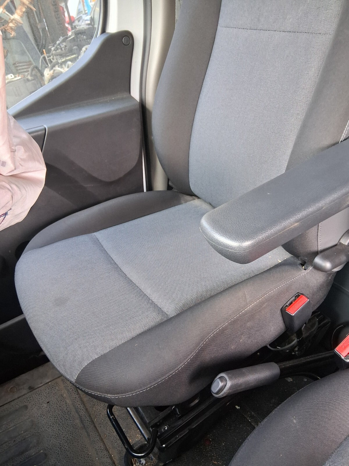2024 NISSAN INTERSTAR MK2 OSF DRIVER SIDE FRONT SINGLE SEAT WITH LEATHER ARMREST