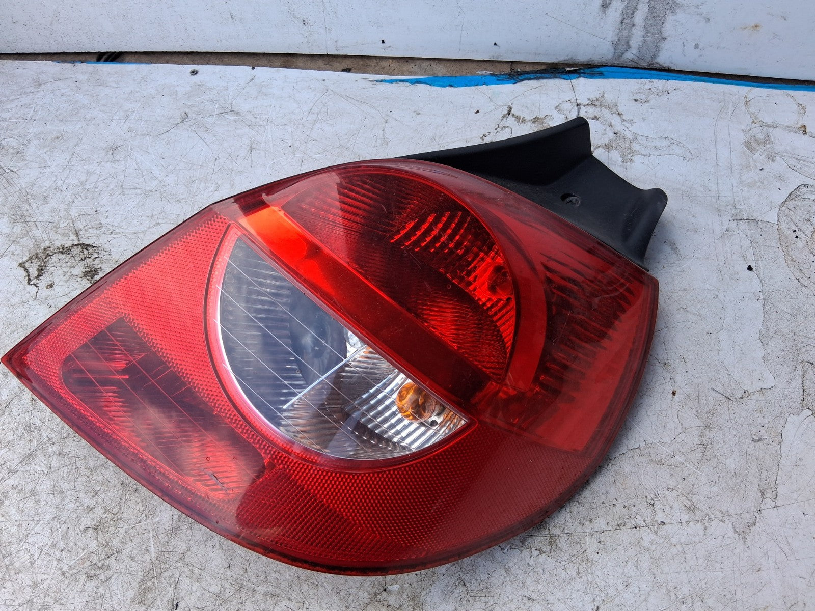 2008 RENAULT CLIO MK3 OSR DRIVER SIDE REAR TAIL LIGHT LAMP