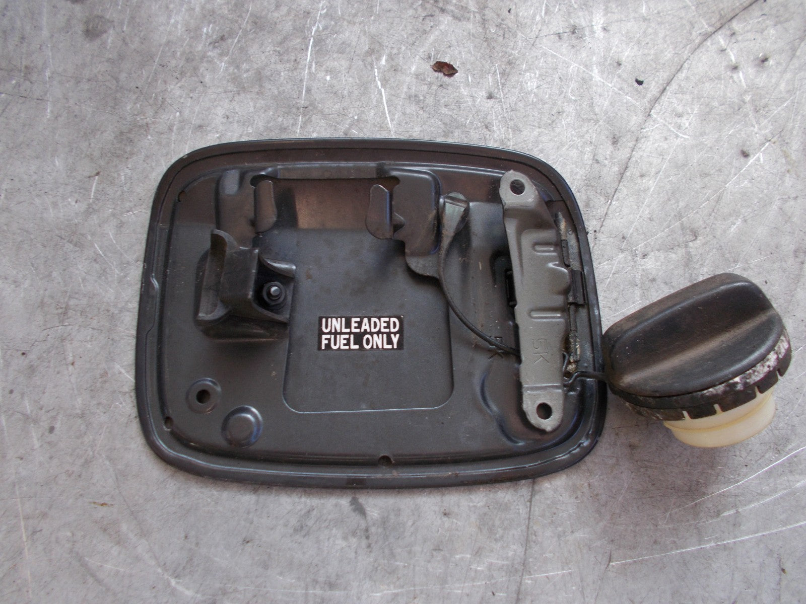 LEXUS IS XE20 (MK2) 2005-2013 PETROL FUEL FILLER FLAP & CAP 1G0 SMOKY GRANITE
