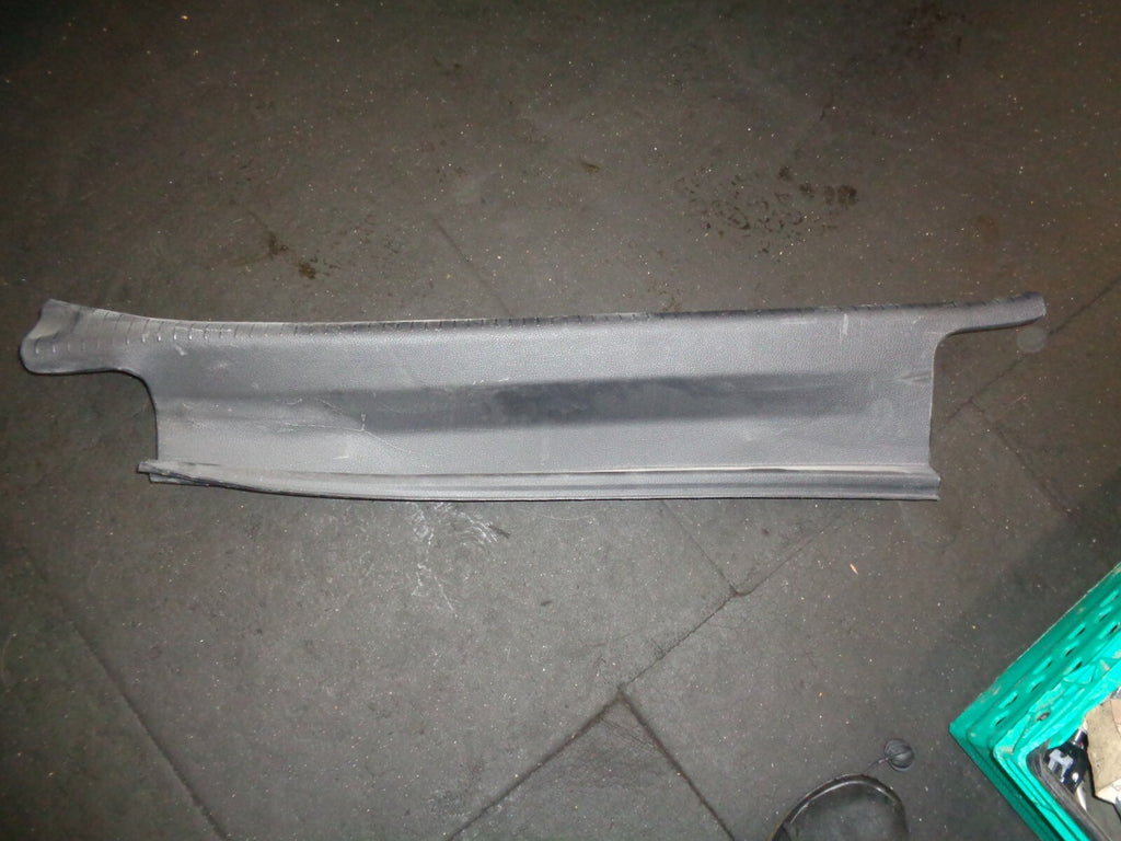 VW VOLKSWAGEN GOLF MK7 GTD BOOT TRUNK LOADING EDGE TRIM COVER 5G6863459