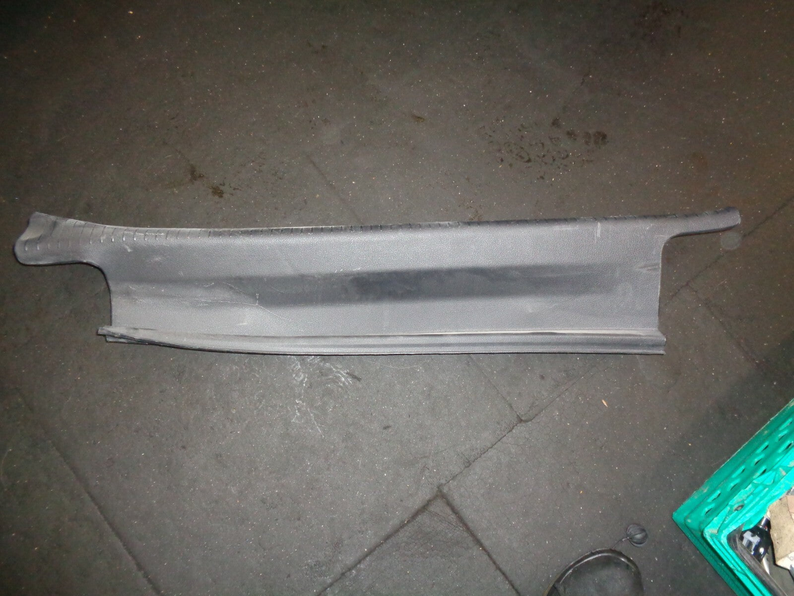 VW VOLKSWAGEN GOLF MK7 GTD BOOT TRUNK LOADING EDGE TRIM COVER 5G6863459