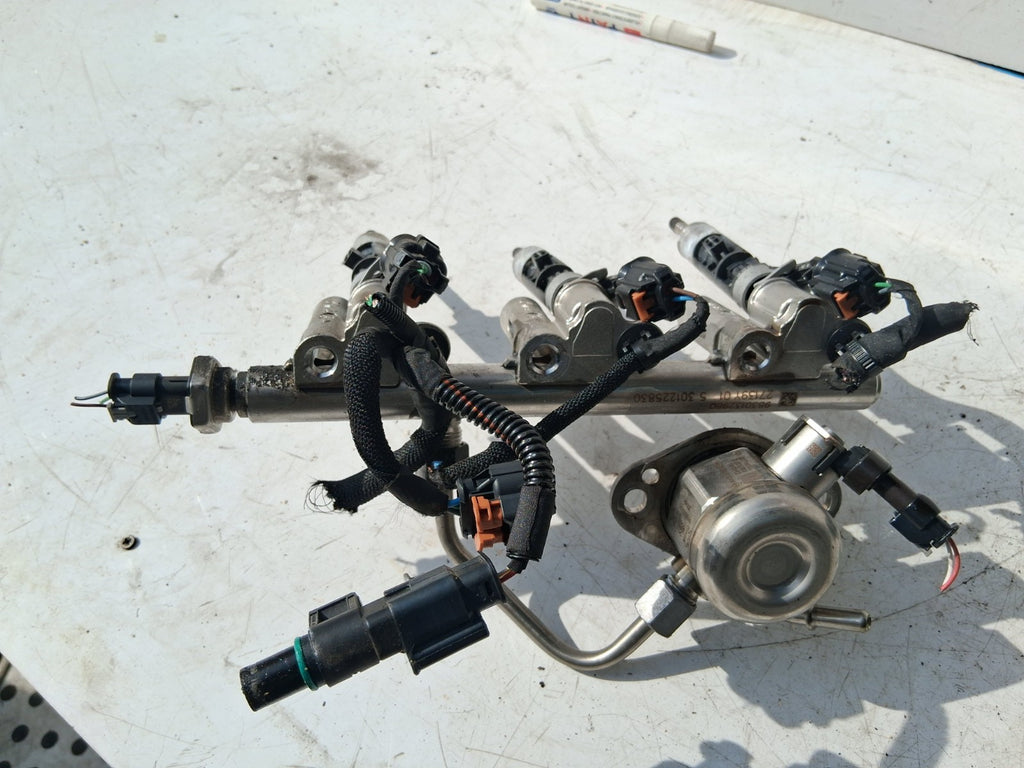 2021 CITROEN C4 MK3 1.2 PETROL INJECTOR FUEL RAIL 9830305880