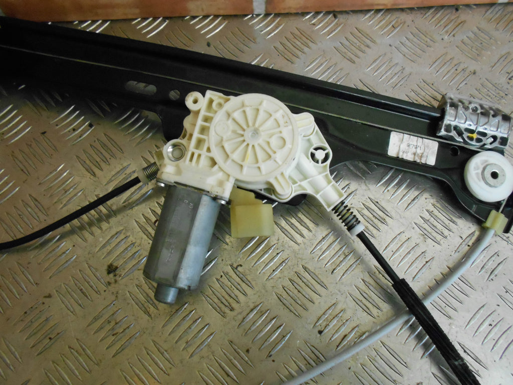 BMW 5 SERIES E61 2005 520d 2.0D NSF PASSENGER SIDE FRONT WINDOW MOTOR REGULATOR