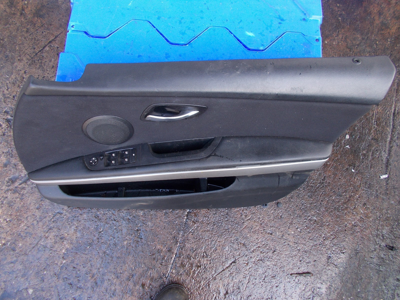 2007 BMW 320D SE E90 OSF DRIVERS SIDE FRONT DOOR CARD 7144559