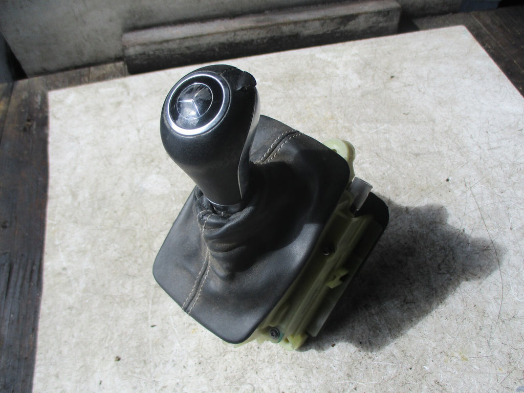 MERCEDES BENZ C CLASS W204 2014 AUTOMATIC GEARSTICK A2042677524