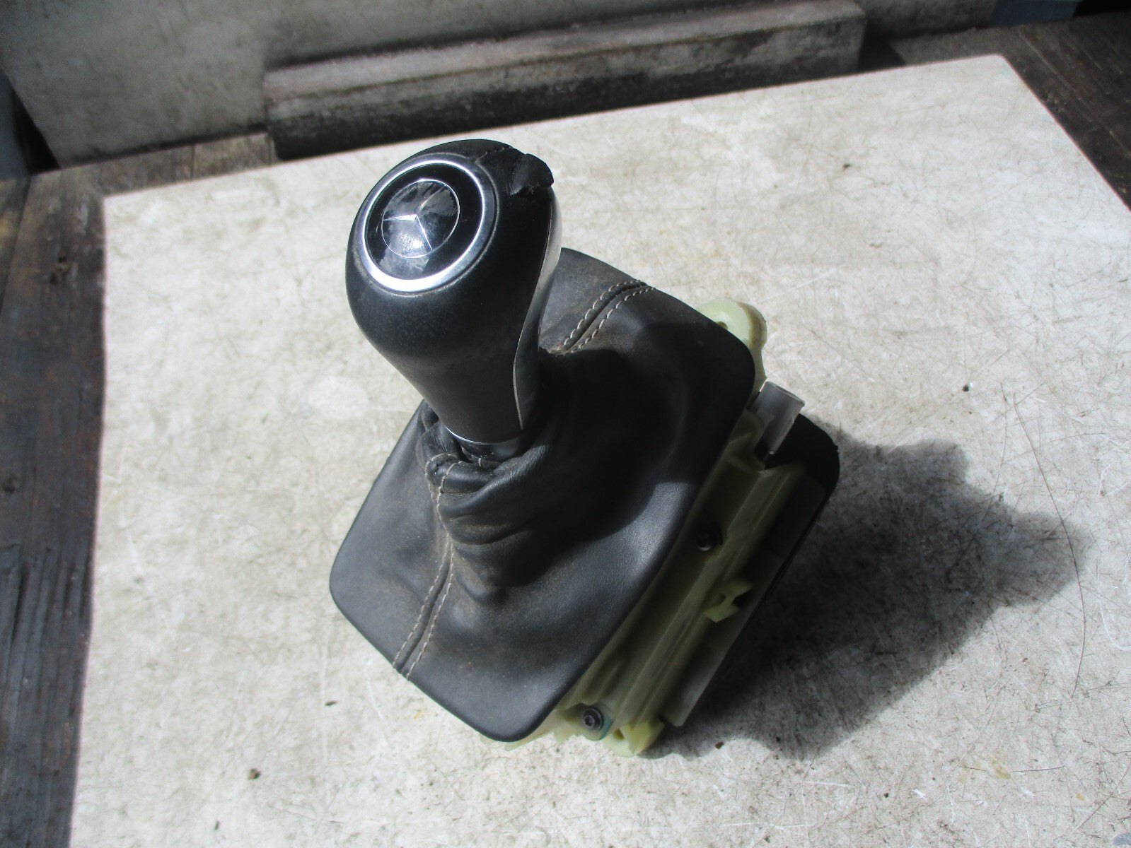 MERCEDES BENZ C CLASS W204 2014 AUTOMATIC GEARSTICK A2042677524