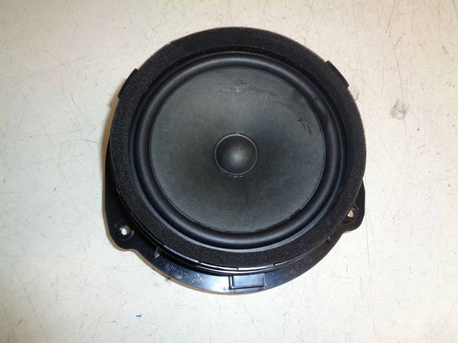 AUDI A3 8V 2017 5 DOOR S-LINE OSR DRIVER SIDE REAR DOOR SPEAKER 8V4036411B