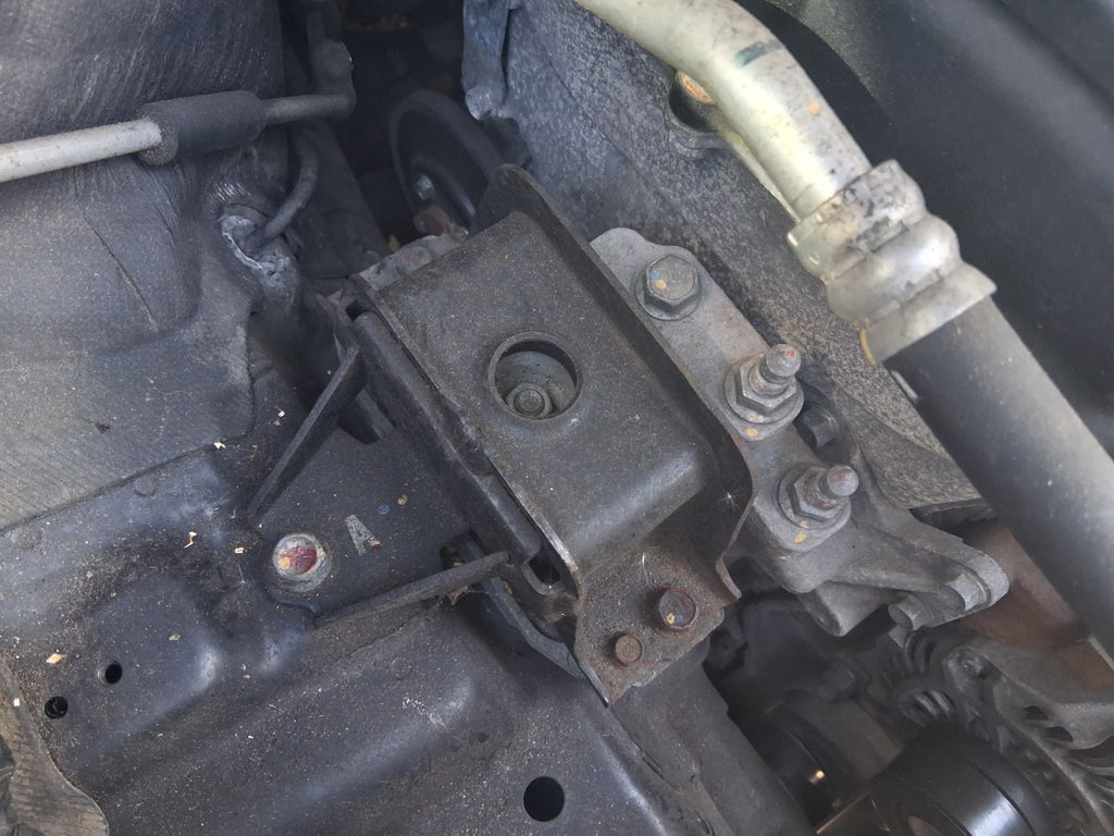 2018 MITSUBISHI OUTLANDER MK3 OSF DRIVER SIDE RIGHT ENGINE MOUNT