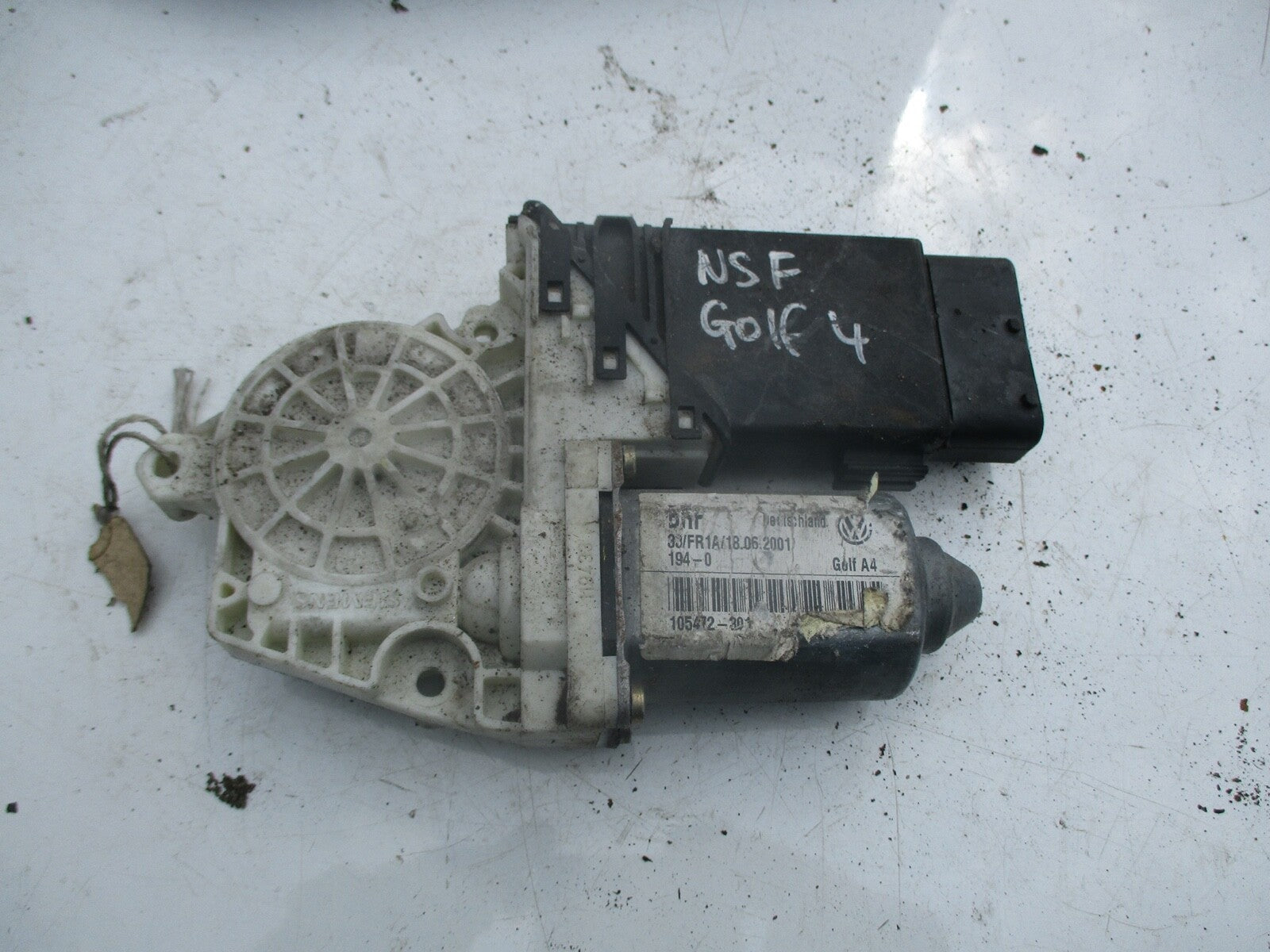VW VOLKSWAGEN GOLF MK4 BORA NSF PASSENGER SIDE FRONT WINDOW MOTOR 105472 301