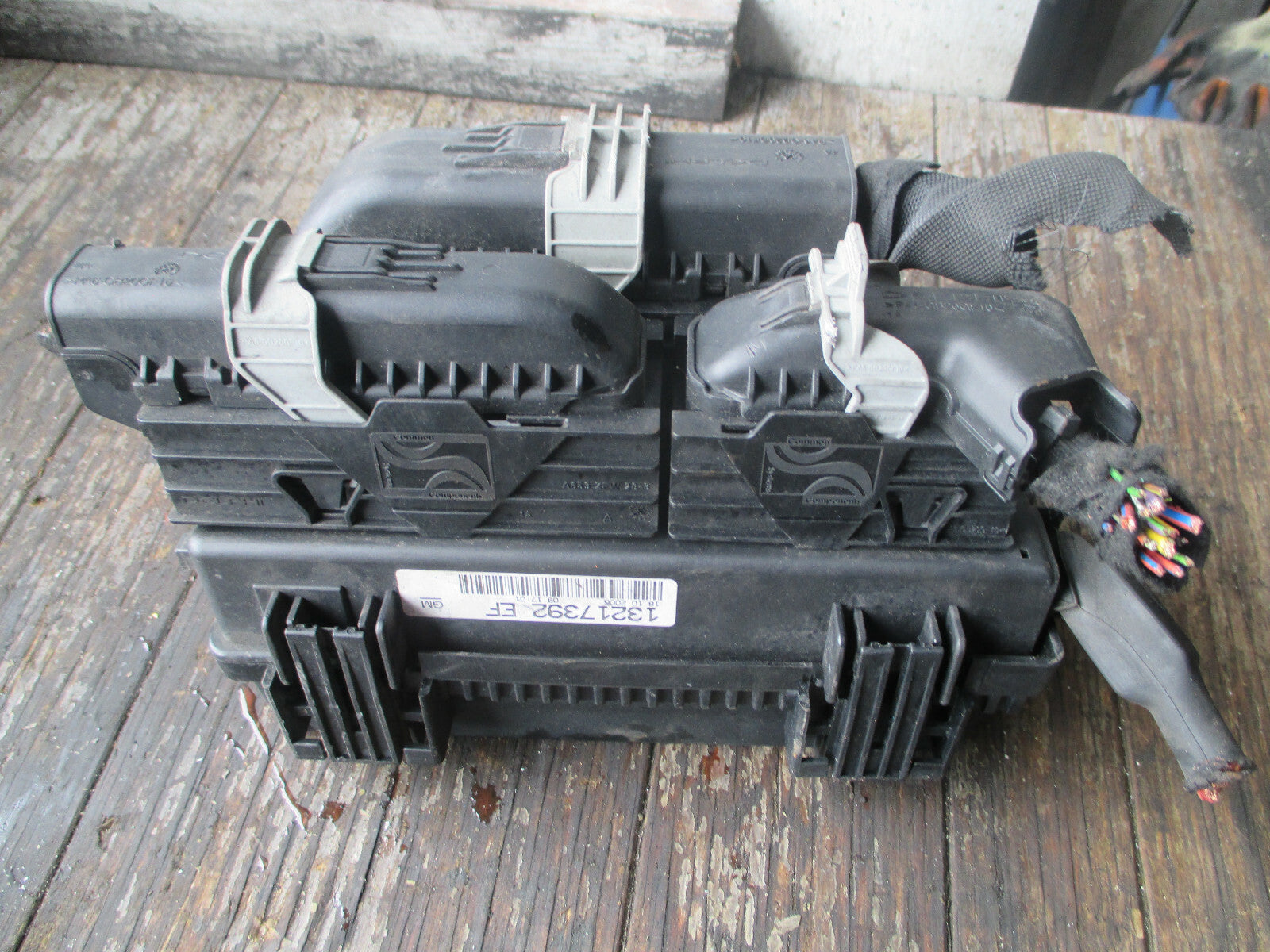 VAUXHALL CORSA D 1.4 PETROL UNDER BONNET RELAY FUSE BOX 13217392