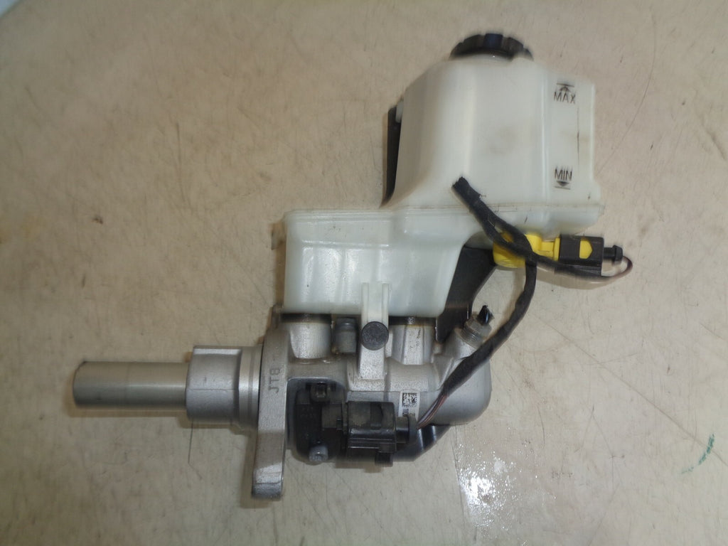 VW VOLKSWAGEN TIGUAN MK2 2019 2.0 DIESEL MASTER CYLINDER & RESERVOIR 5Q2611301H