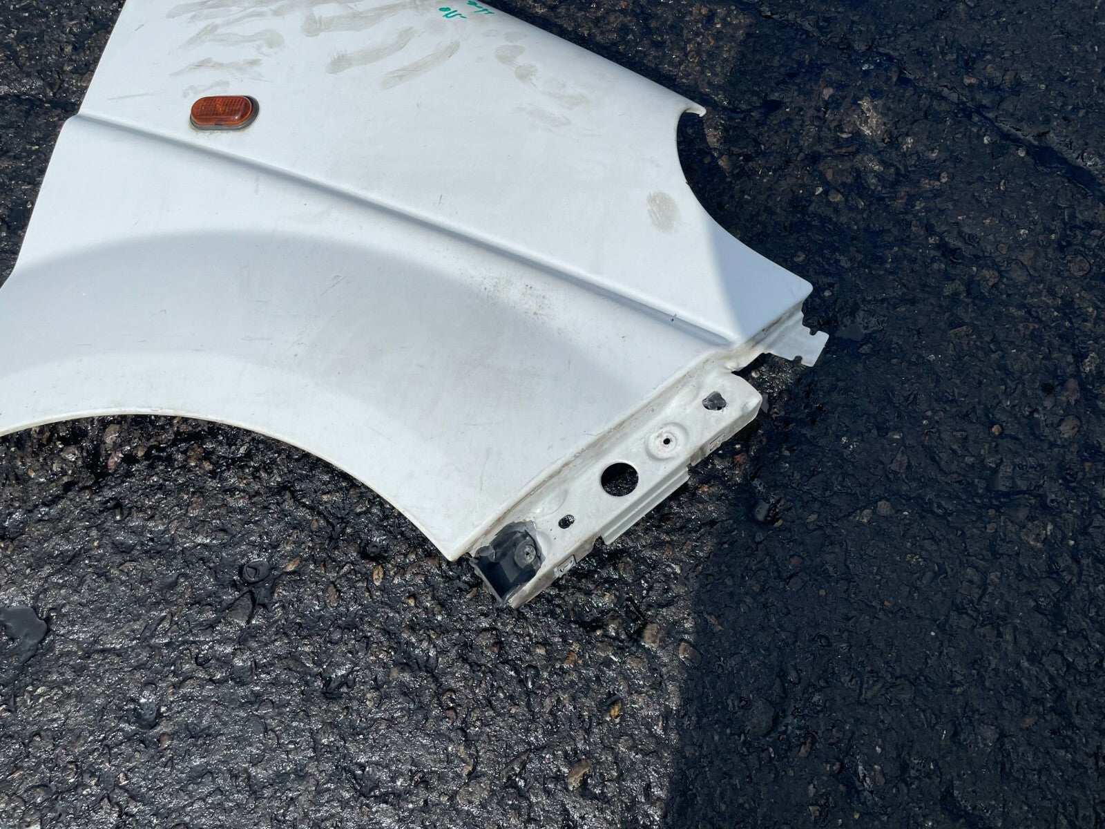 2007 VAUXHALL VIVARO MK1 X83 OS DRIVER SIDE WING PANEL WHITE