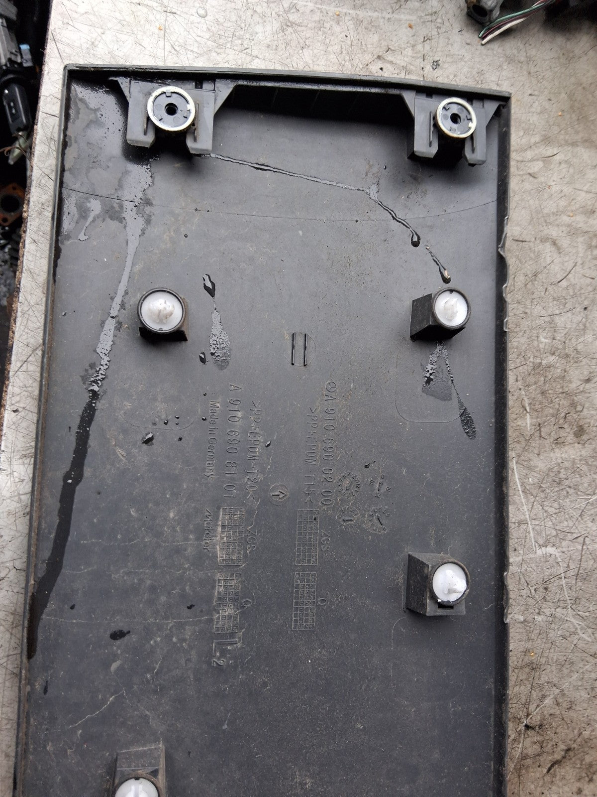 2020 MERCEDES SPRINTER W907 NSF PASSENGER SIDE FRONT LEFT DOOR TRIM A9106900200