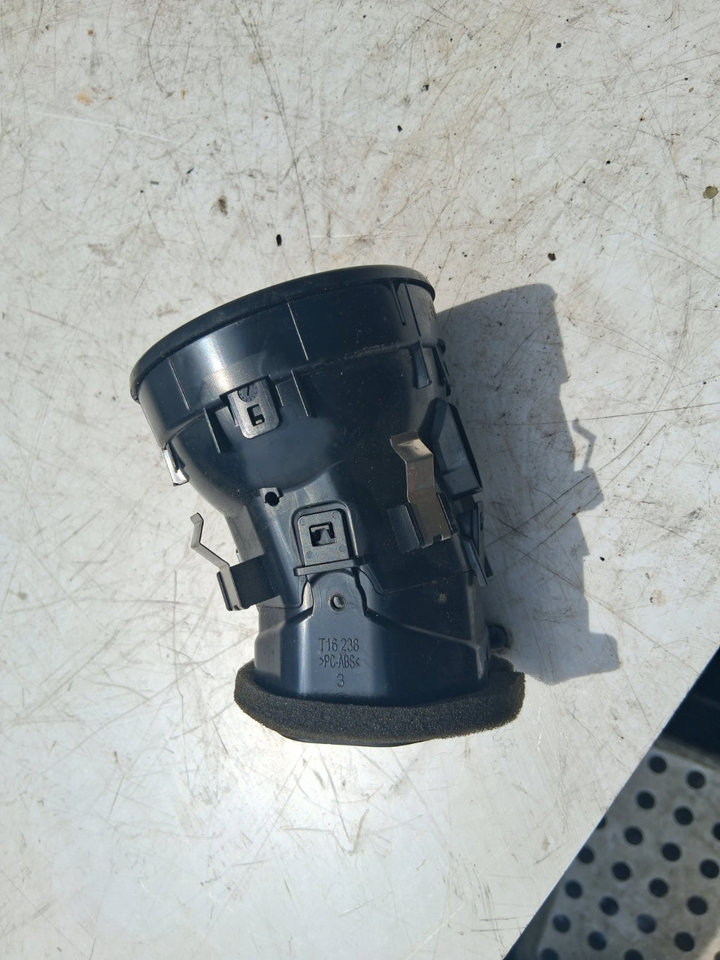 2021 MERCEDES SPRINTER W907 DASHBOARD MIDDLE AIR VENT A9108303401