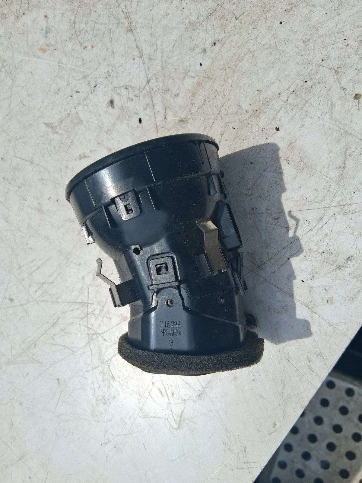 2021 MERCEDES SPRINTER W907 DASHBOARD MIDDLE AIR VENT A9108303401