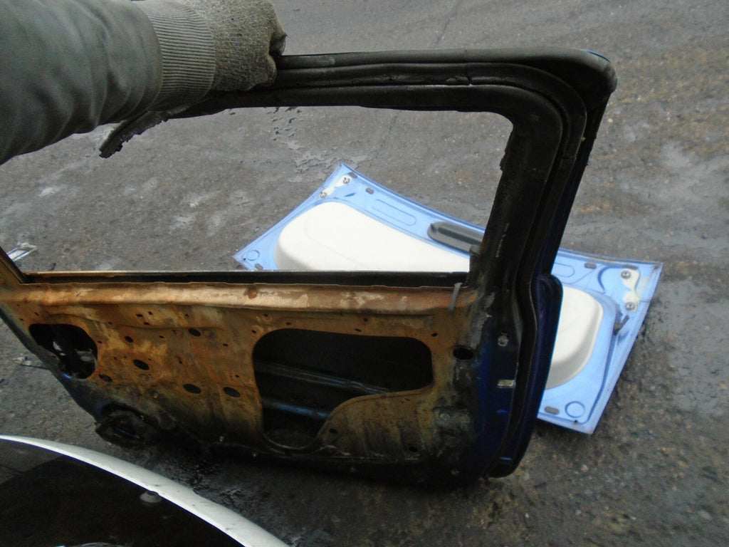 SUZUKI SWIFT MK3 2014 3 DOOR DRIVER OFF SIDE DOOR BLUE