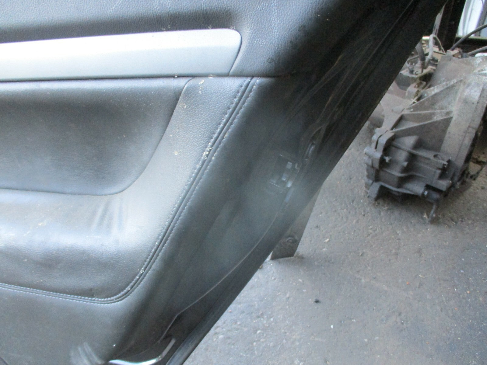 VAUXHALL SIGNUM 2003 - 2008 OSR DRIVER SIDE REAR DOOR CARD HANDLE GLASS BLACK