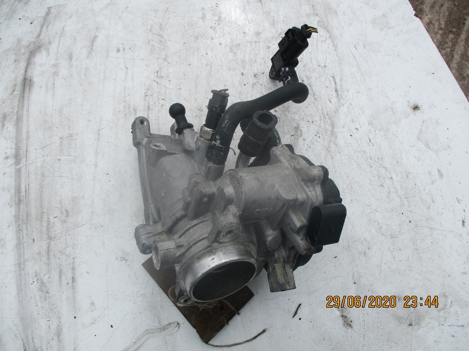 VW VOLKSWAGEN TIGUAN 2.0 TDI WATER COOLANT HOUSE PIPE 04L121058AM