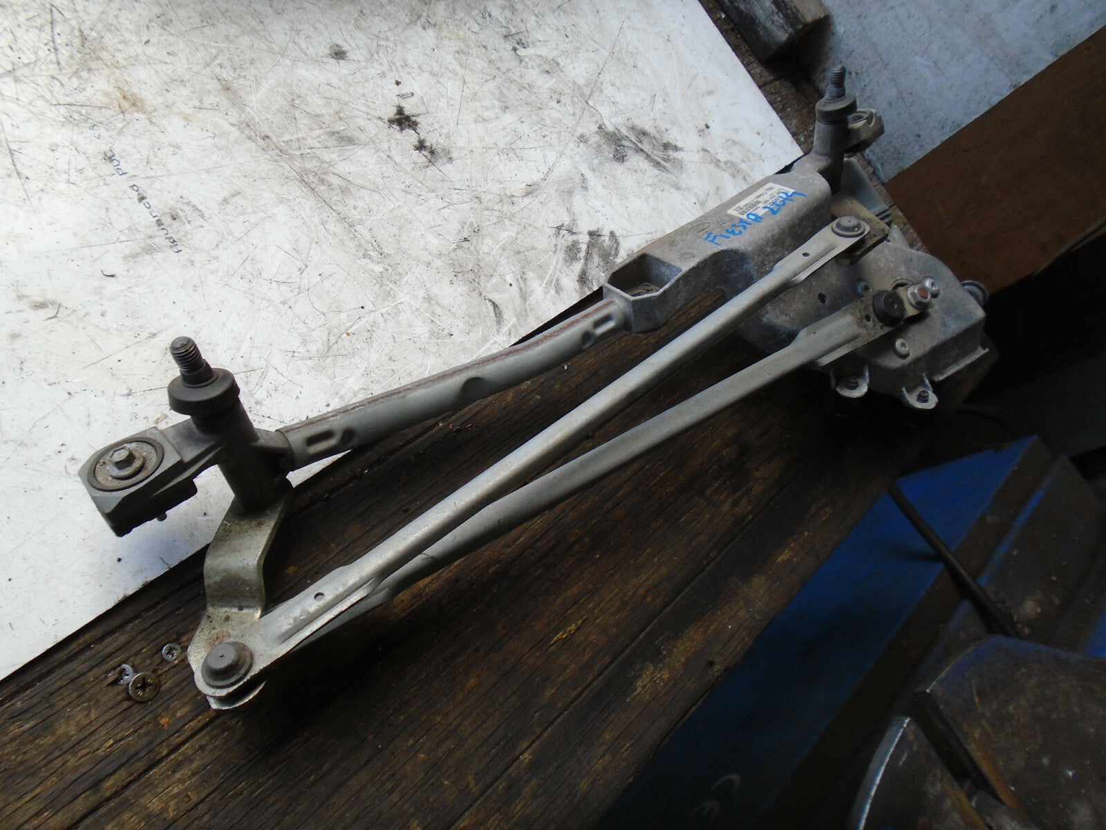 FORD FIESTA MK7 2014 FRONT WINDSCREEN WIPER MOTOR & LINKAGES 8A6117500BG
