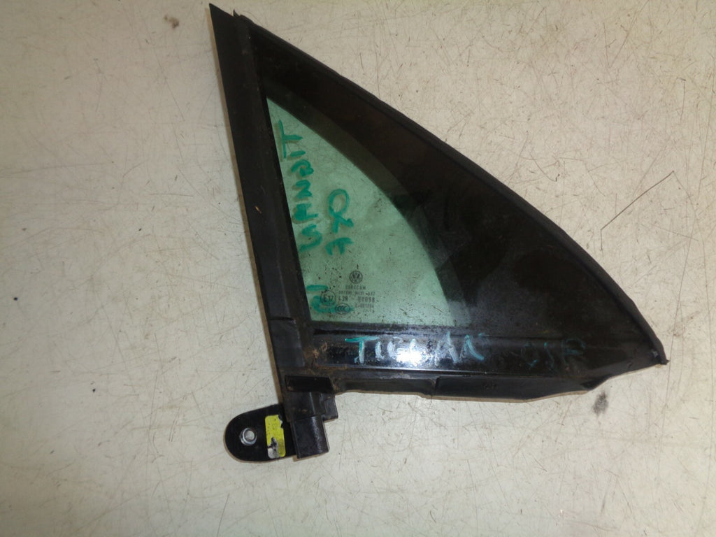 VW VOLKSWAGEN TIGUAN 2017 OSF DRIVER FRONT DOOR WINDOW QUARTER GLASS 5NA845114