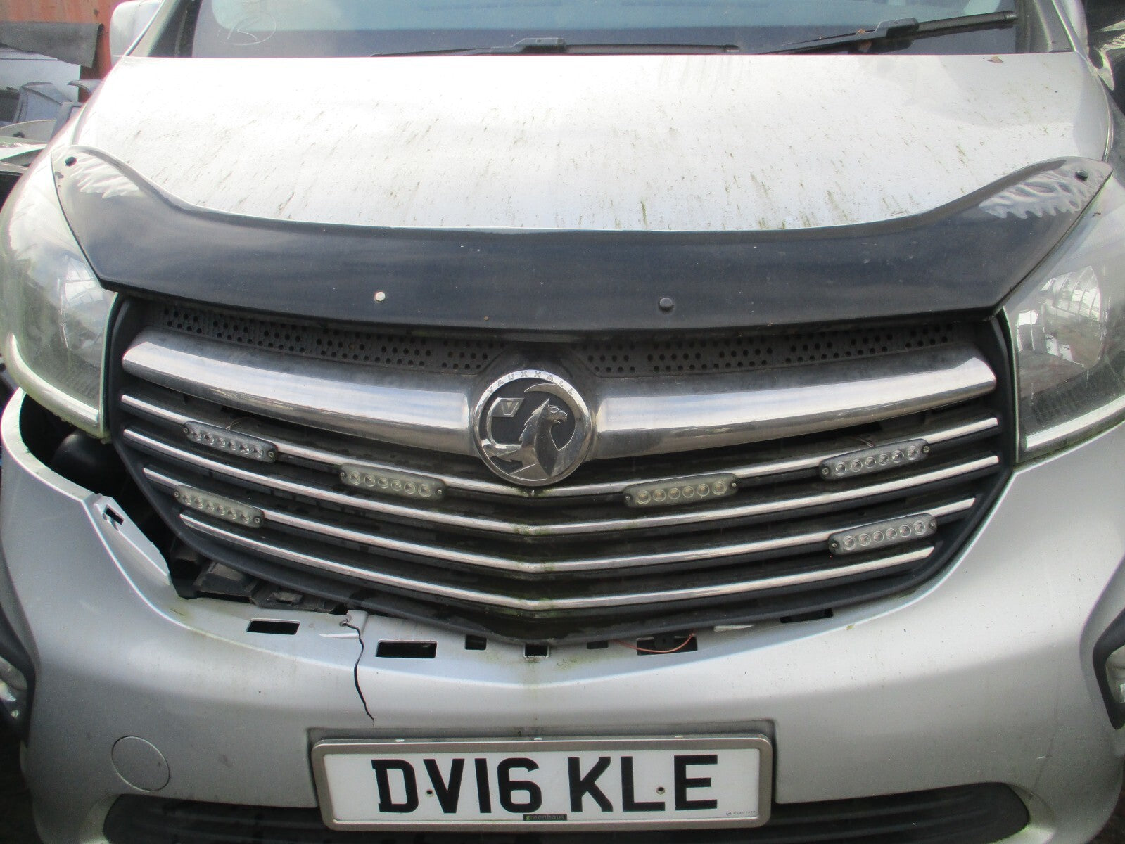 2016 VAUXHALL VIVARO B MK2 X82 FRONT RADIATOR GRILL & EMBLEM CHROME