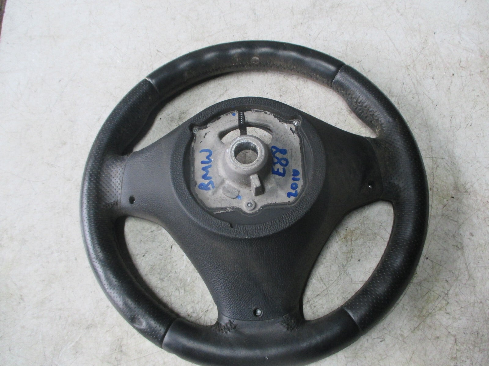 BMW 1 SERIES E88 2013 2.0DIESEL SPORT 3 SPOKE MULTIFUNCTION STEERING WHEEL BLACK