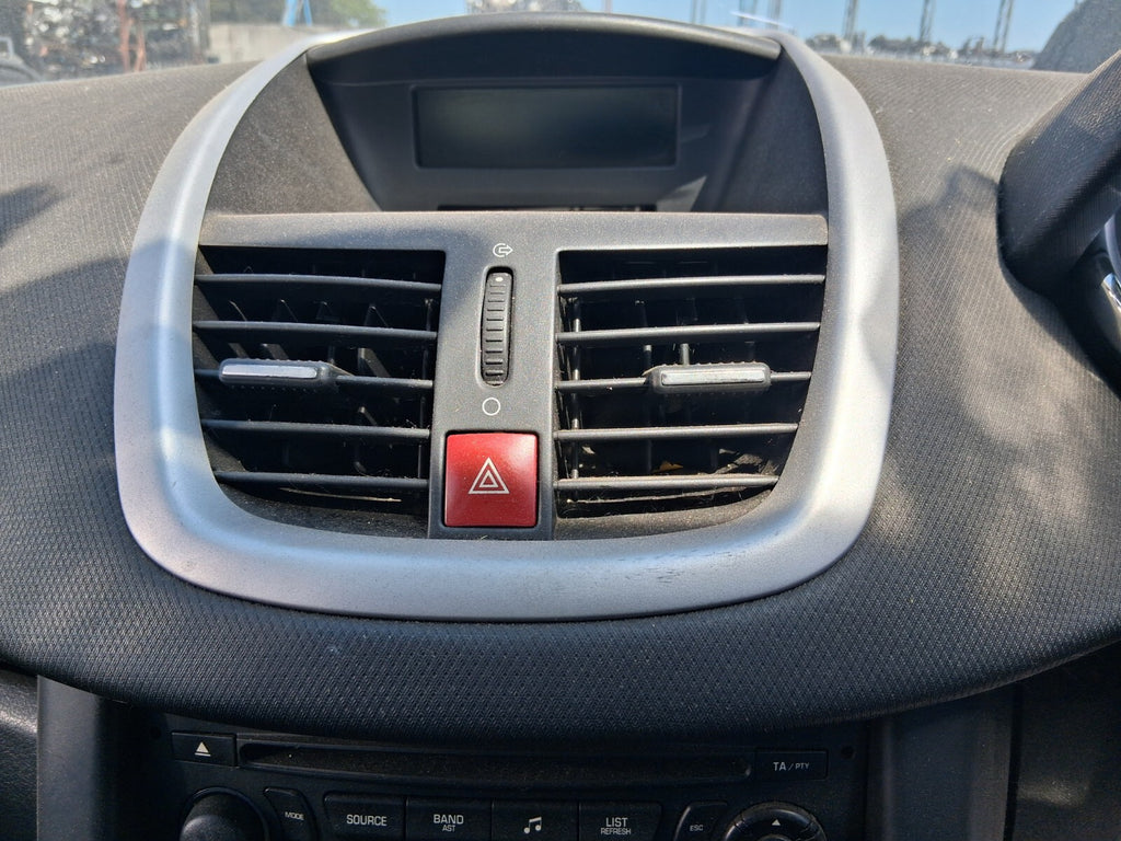 2009 PEUGEOT 207 CENTRE DASHBOARD FRONT AIRVENT HAZARD SWITCH TRIM PANEL