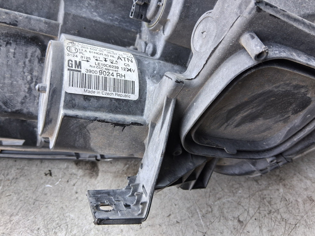 2016 VAUXHALL ZAFIRA C OSF DRIVER SIDE FRONT RIGHT HEADLIGHT 39009024