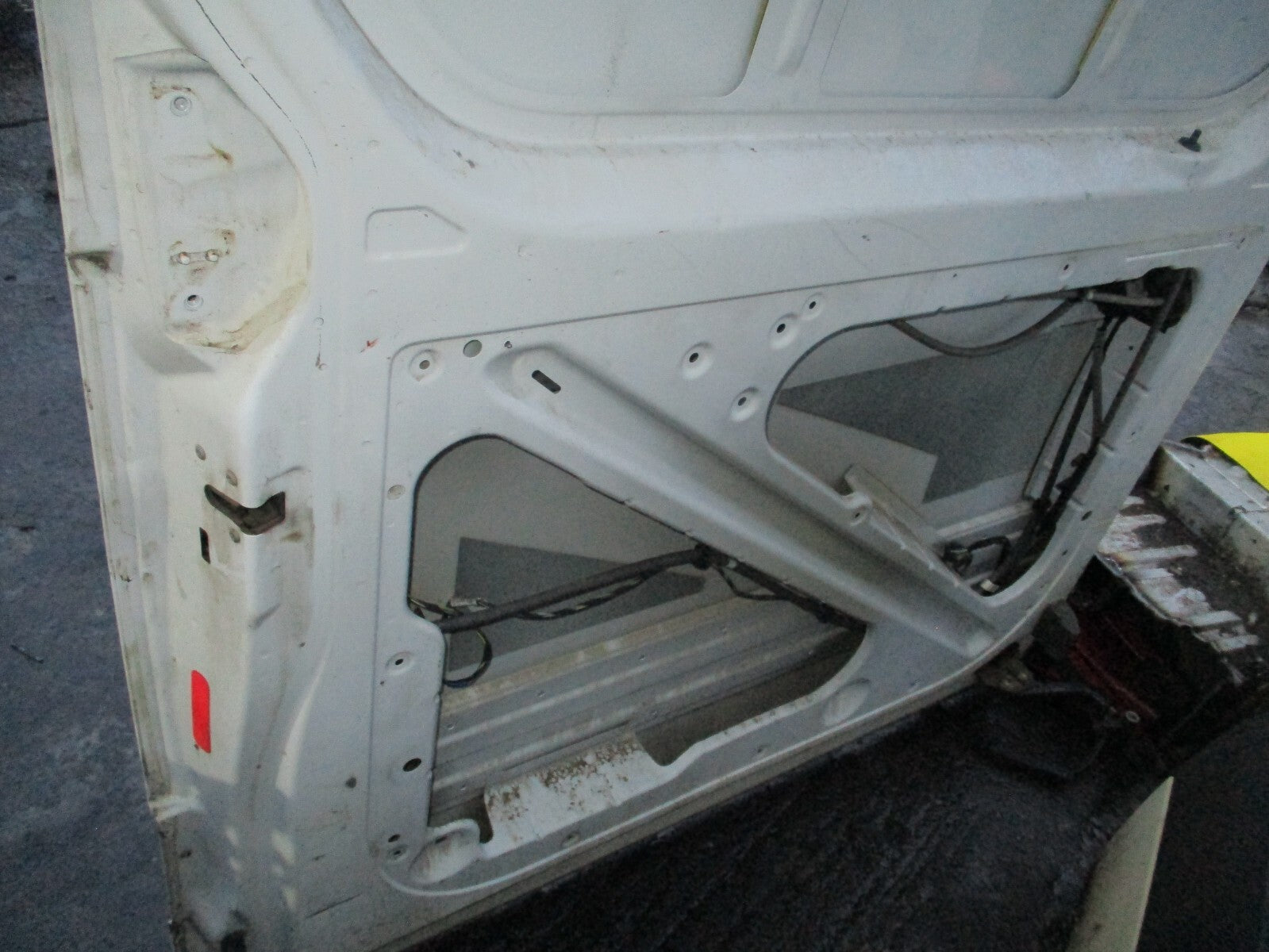 2020 MERCEDES SPRINTER W907 NS PASSENGER SIDE SLIDING LOAD DOOR WHITE DENTS