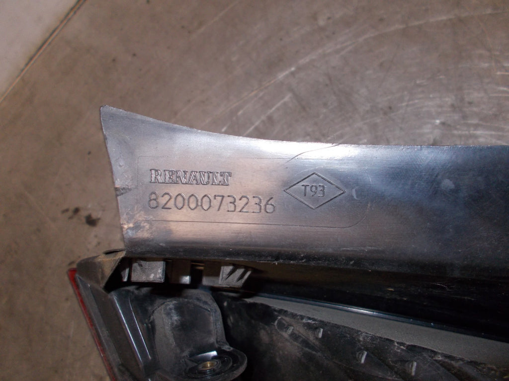 RENAULT MEGANE 2004 HATCHBACK NSR PASSENGER SIDE REAR TAIL LIGHT 8200073236