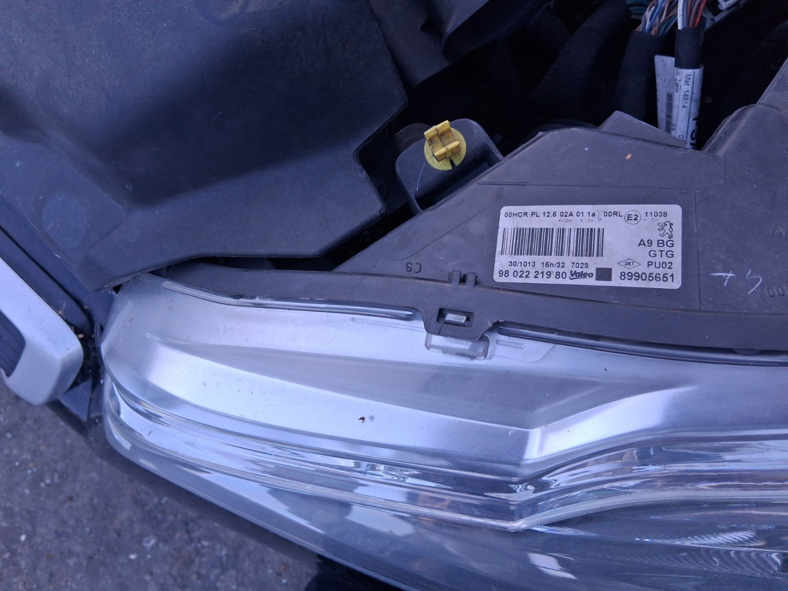 2014 PEUGEOT 208 NSF PASSENGER SIDE FRONT LEFT HEADLIGHT 9802221980