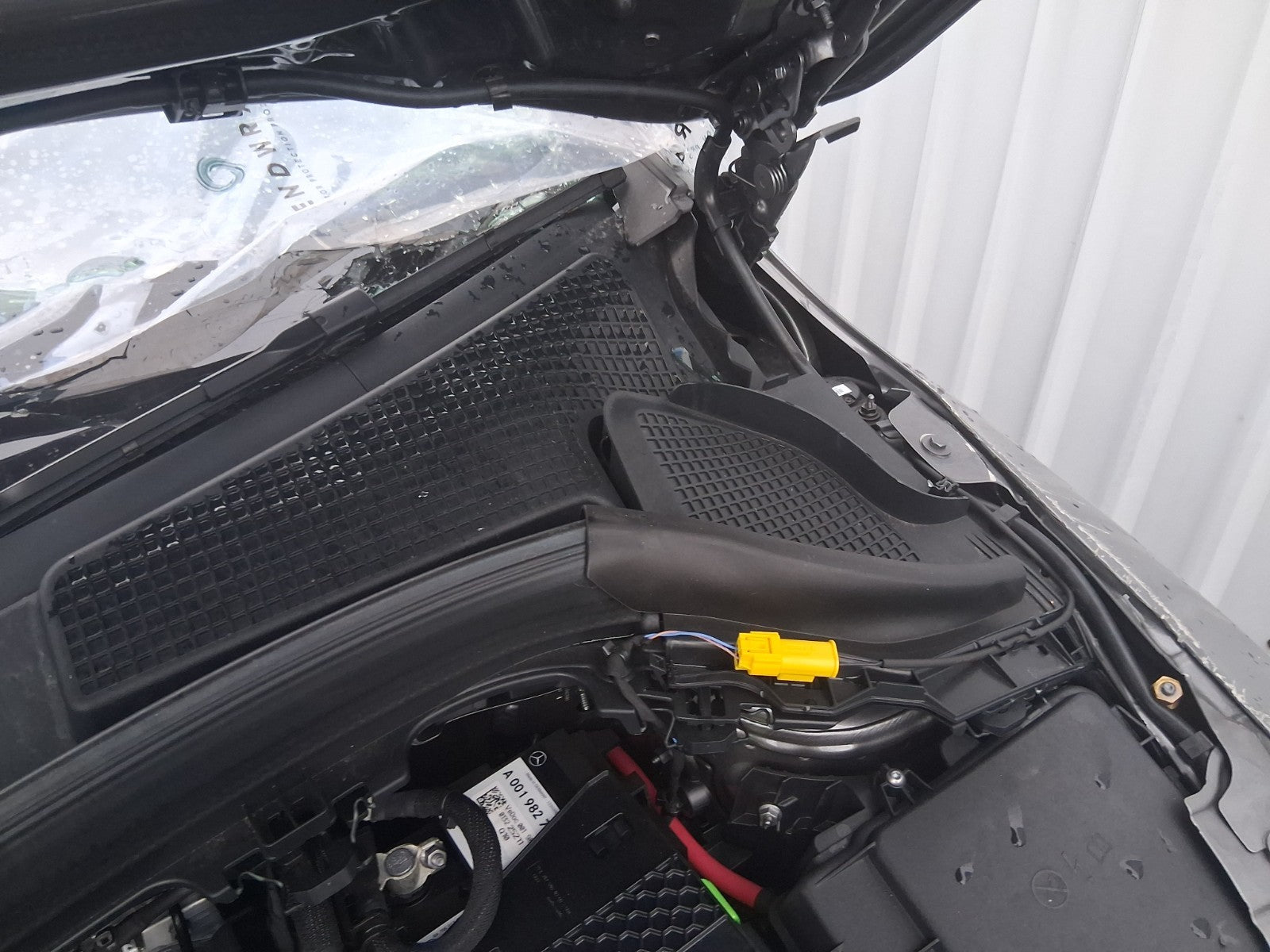 2025 MERCEDES BENZ GLA 180 FACELIFT H247 FRONT WINDSCREEN SCUTTLE PANEL