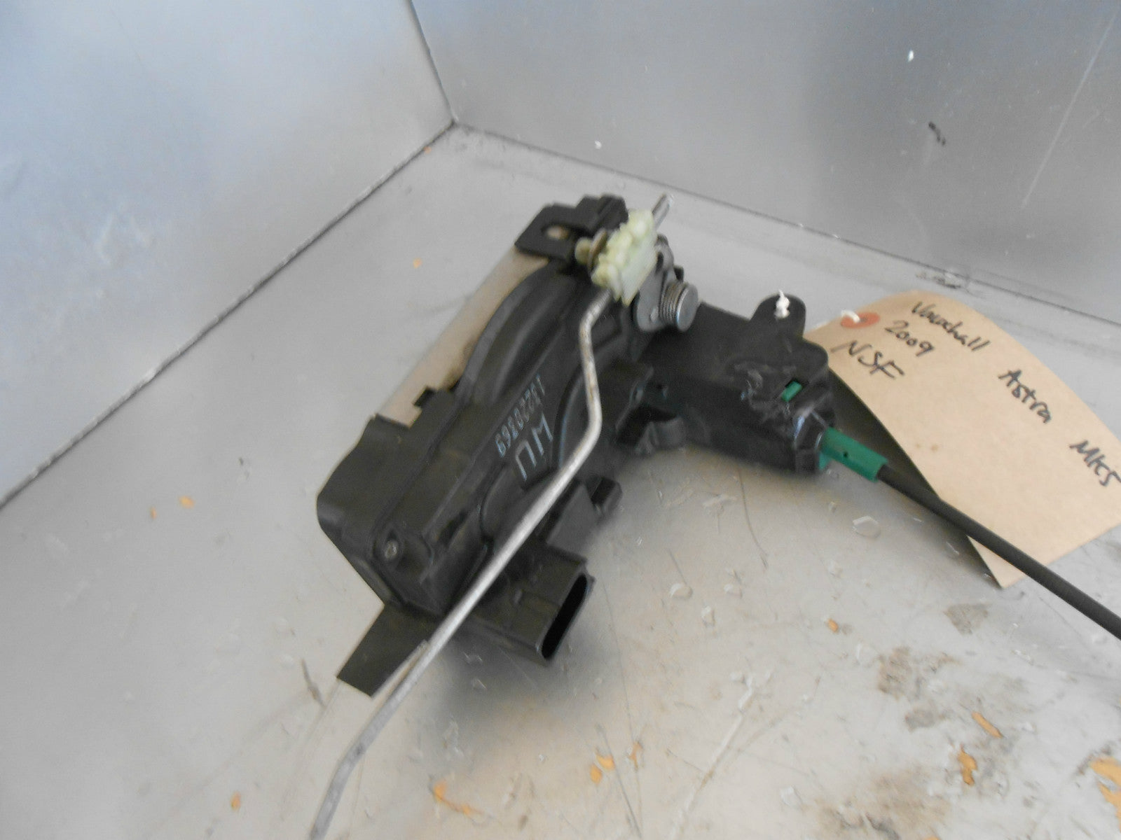 VAUXHALL ASTRA MK5 2009 ESTATE NSF PASSENGER SIDE FRONT LOCK MECH 13220369