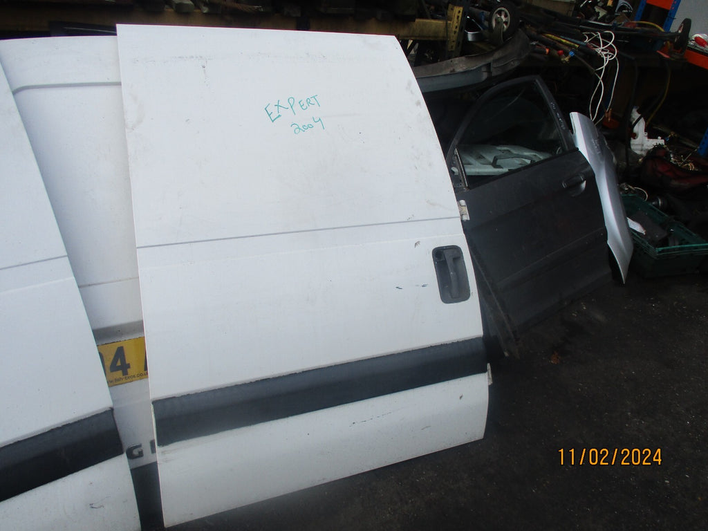 PEUGEOT EXPERT MK1 2004 OS DRIVER SIDE SLIDING DOOR WHITE