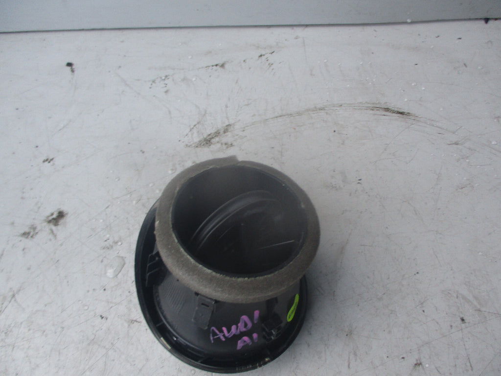 AUDI A1 8X 2011 DASHBOARD AIR VENT 8X2820902