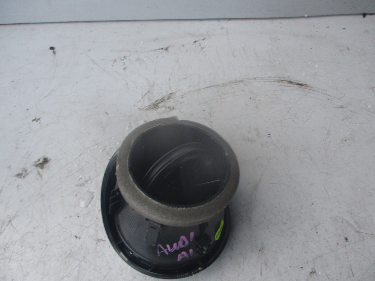 AUDI A1 8X 2011 DASHBOARD AIR VENT 8X2820902