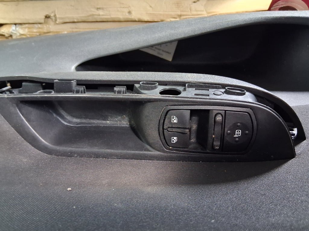 2017 VAUXHALL CORSA E OS DRIVER SIDE FRONT RIGHT WINDOW CONTROL SWITCH