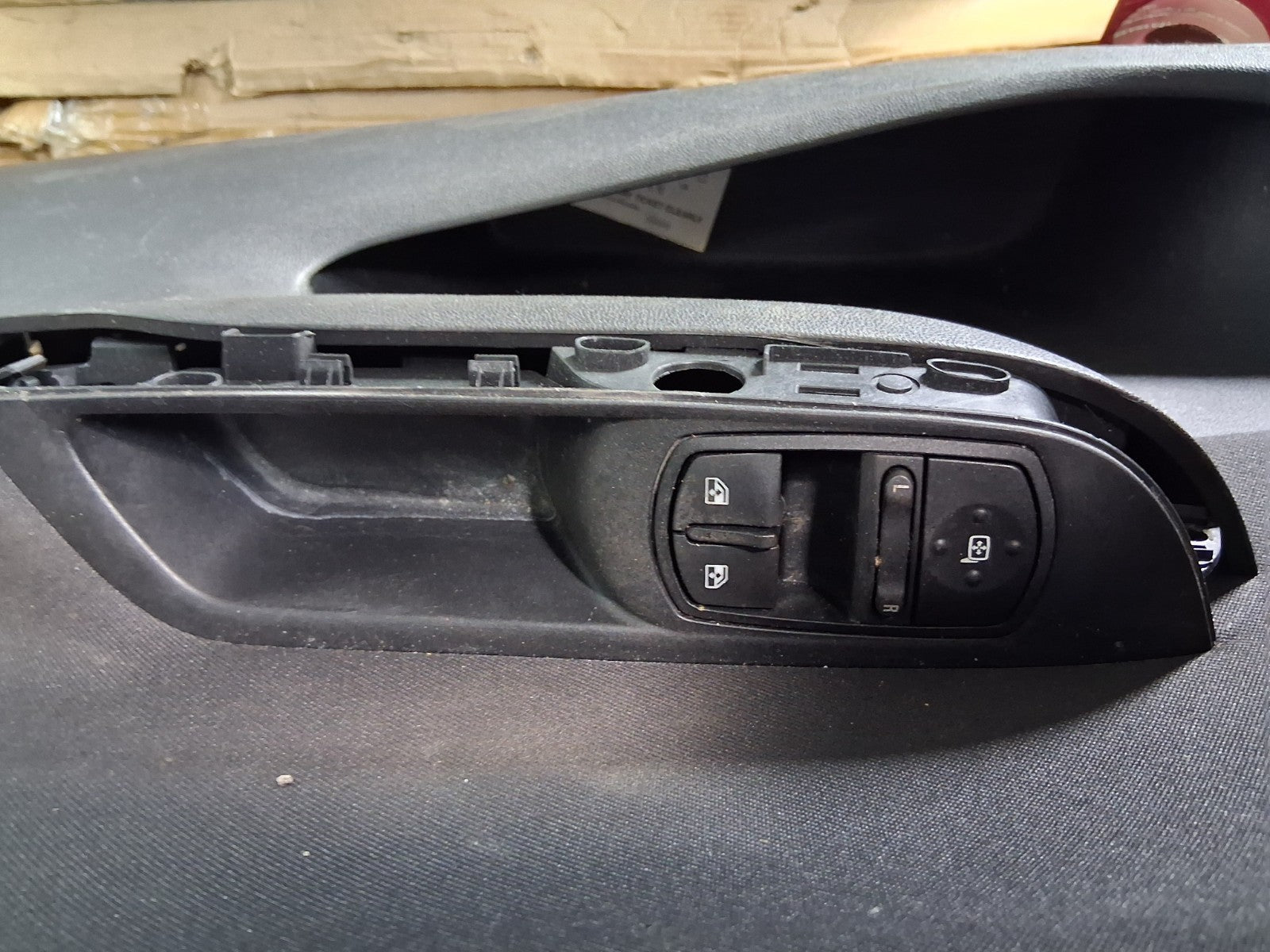 2017 VAUXHALL CORSA E OS DRIVER SIDE FRONT RIGHT WINDOW CONTROL SWITCH