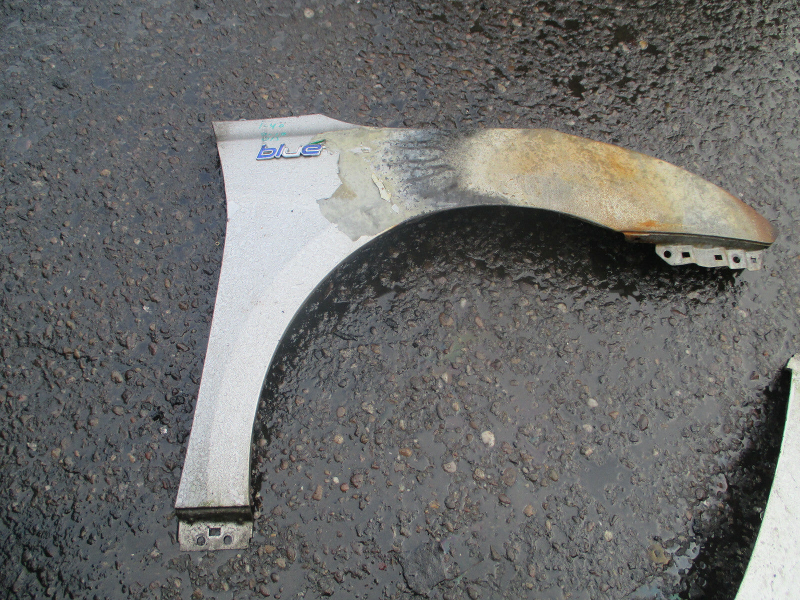 HYUNDAI i40 2012 OSF DRIVER SIDE FRONT WING PANEL DAMAGED