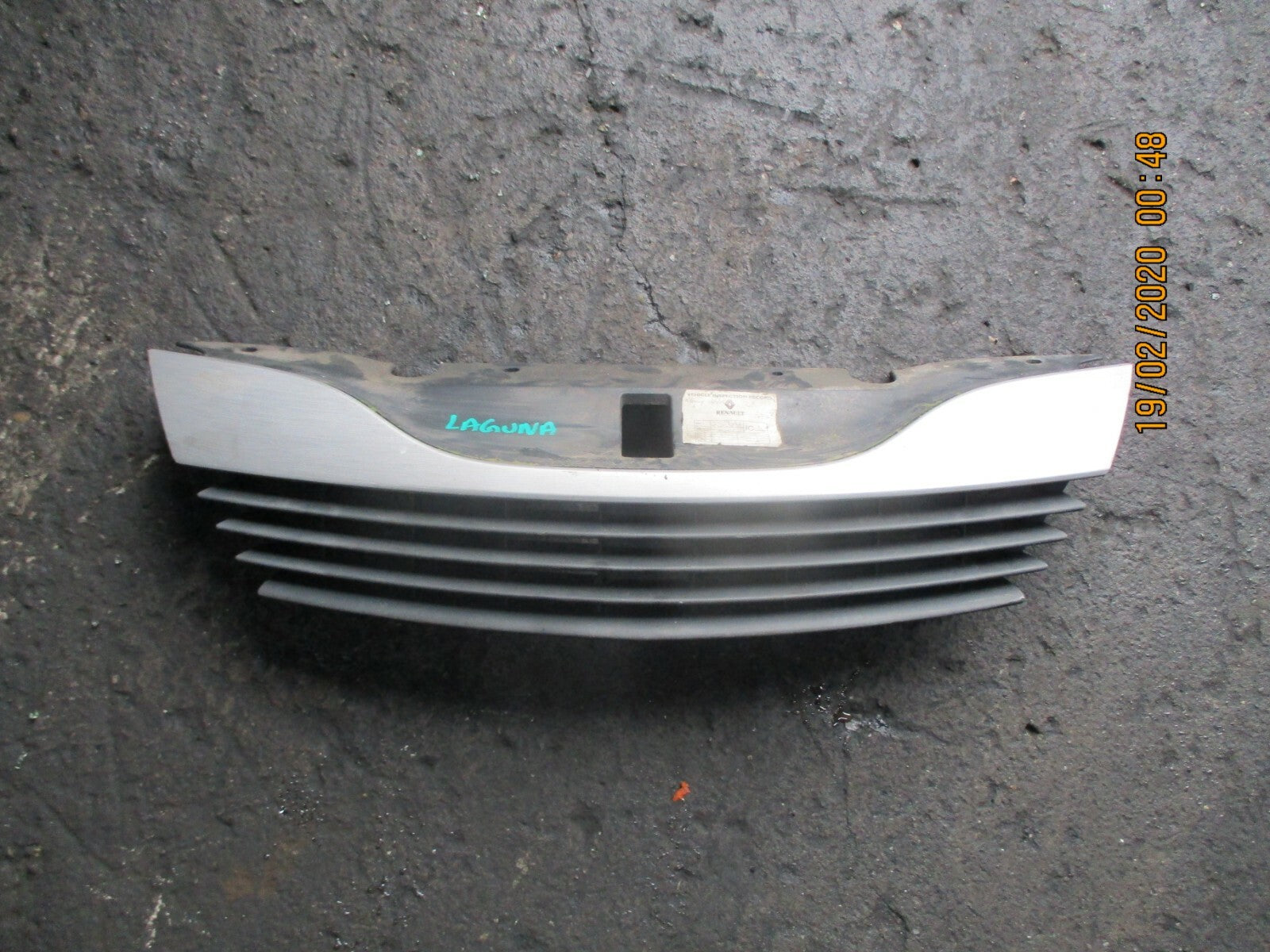 RENAULT LAGUNA MK2 2004 PRE FACELIFT FRONT BUMPER GRILL GRILLE