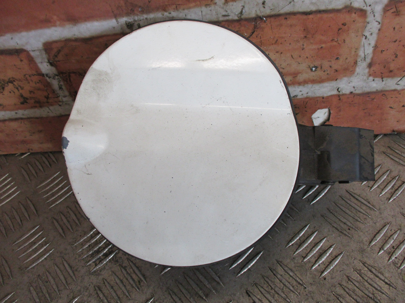 2010 FIAT FIORINO DIESEL MULTIJET FUEL FILLER FLAP WHITE  COMPLETE 1353354080