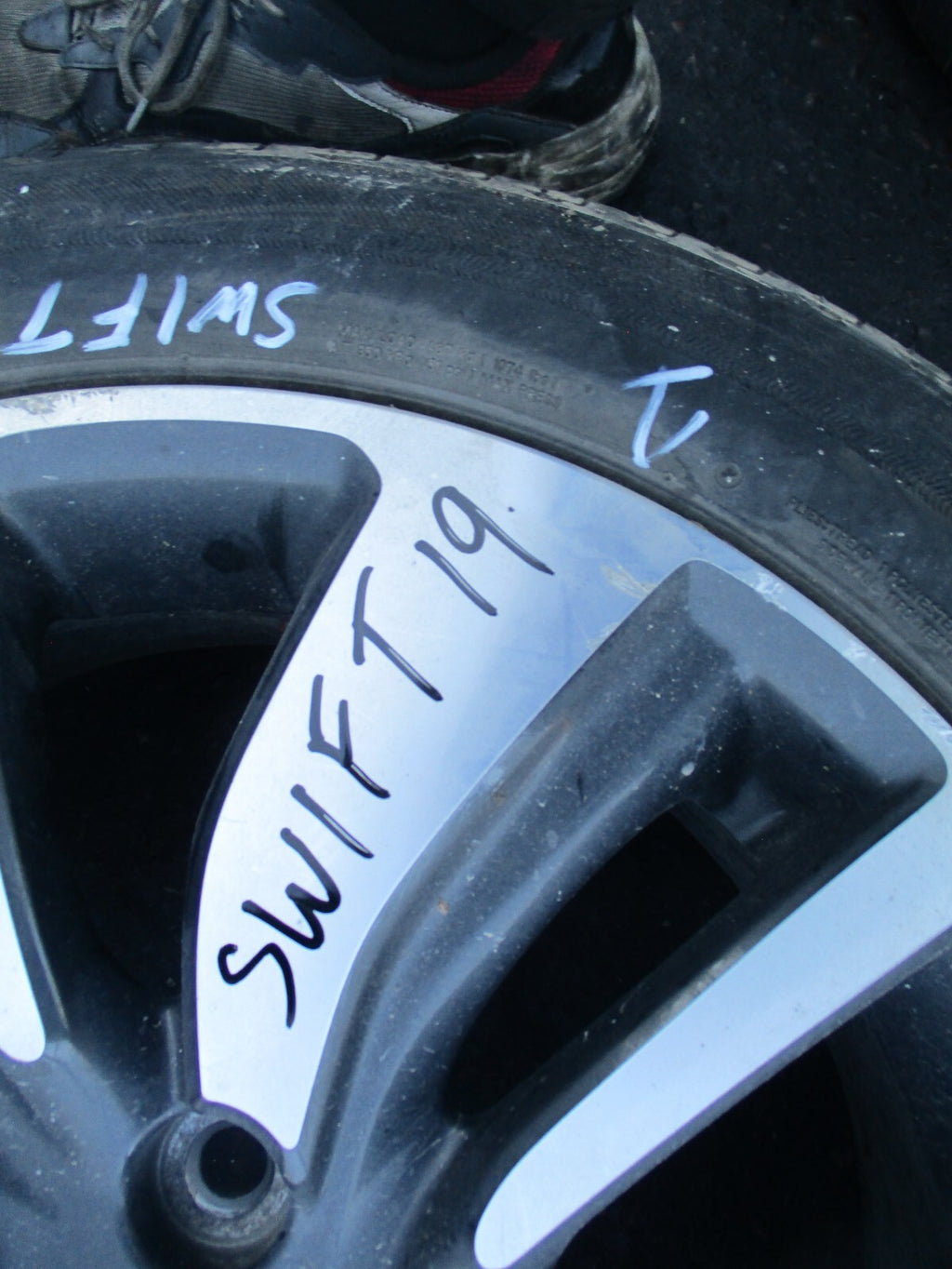 2018 SUZUKI SWIFT MK4 16 INCH ALLOY WHEEL WITH TYRE 185/55R16 REF  1