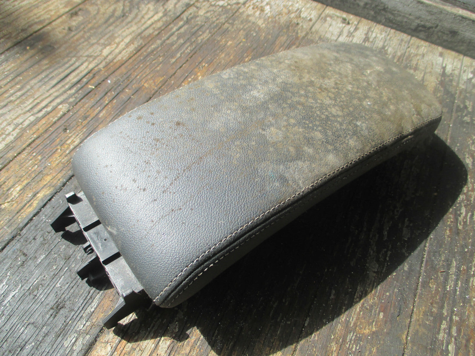 RENAULT LAGUNA MK3 2008 CENTRE CONSOLE ARM REST PLASTIC