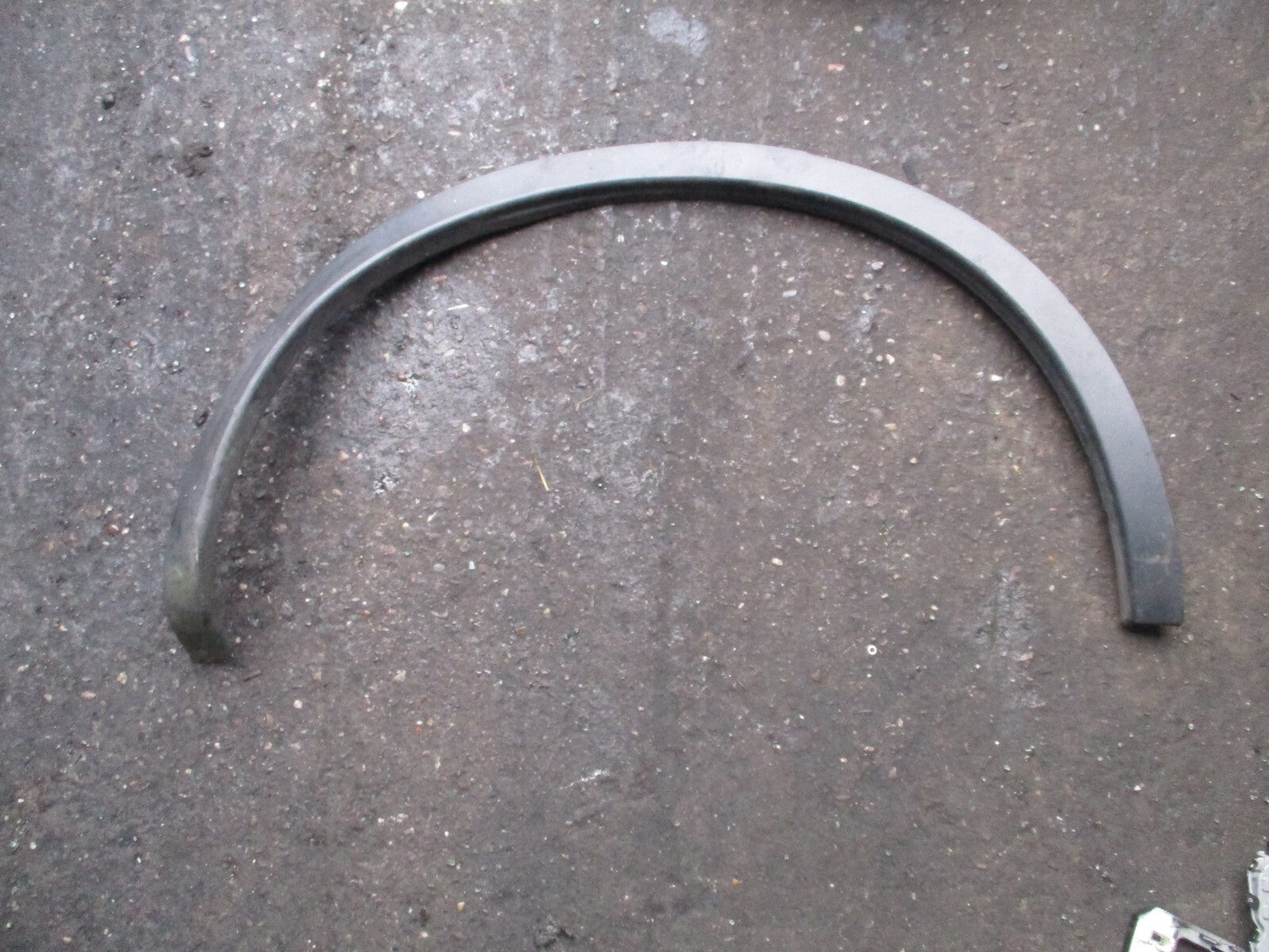 NISSAN QASHQAI J10 MK1 2012 OSR DRIVER SIDE REAR WHEEL ARCH TRIM 93828BR0