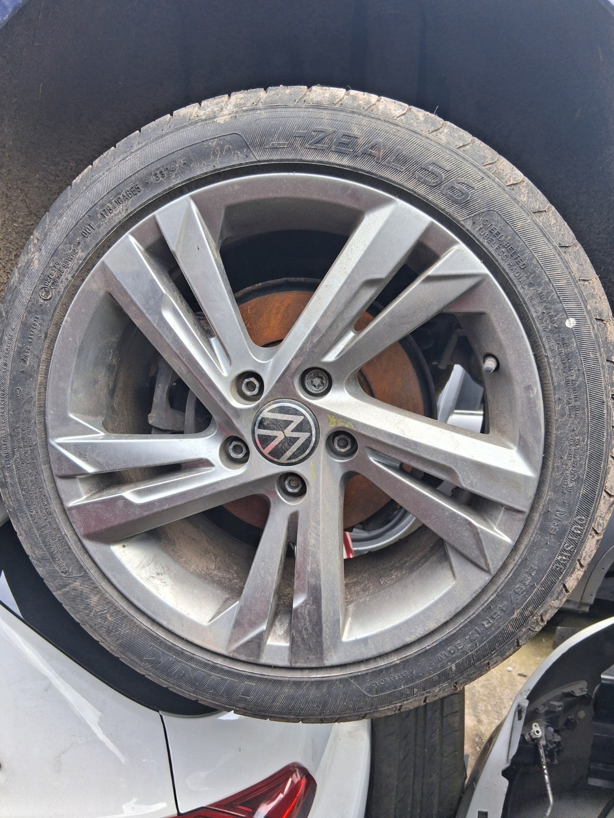 2022 VW VOLKSWAGEN GOLF MK8 R LINE 17 INCH ALLOY WHEEL WITH TYRE 225/45R17