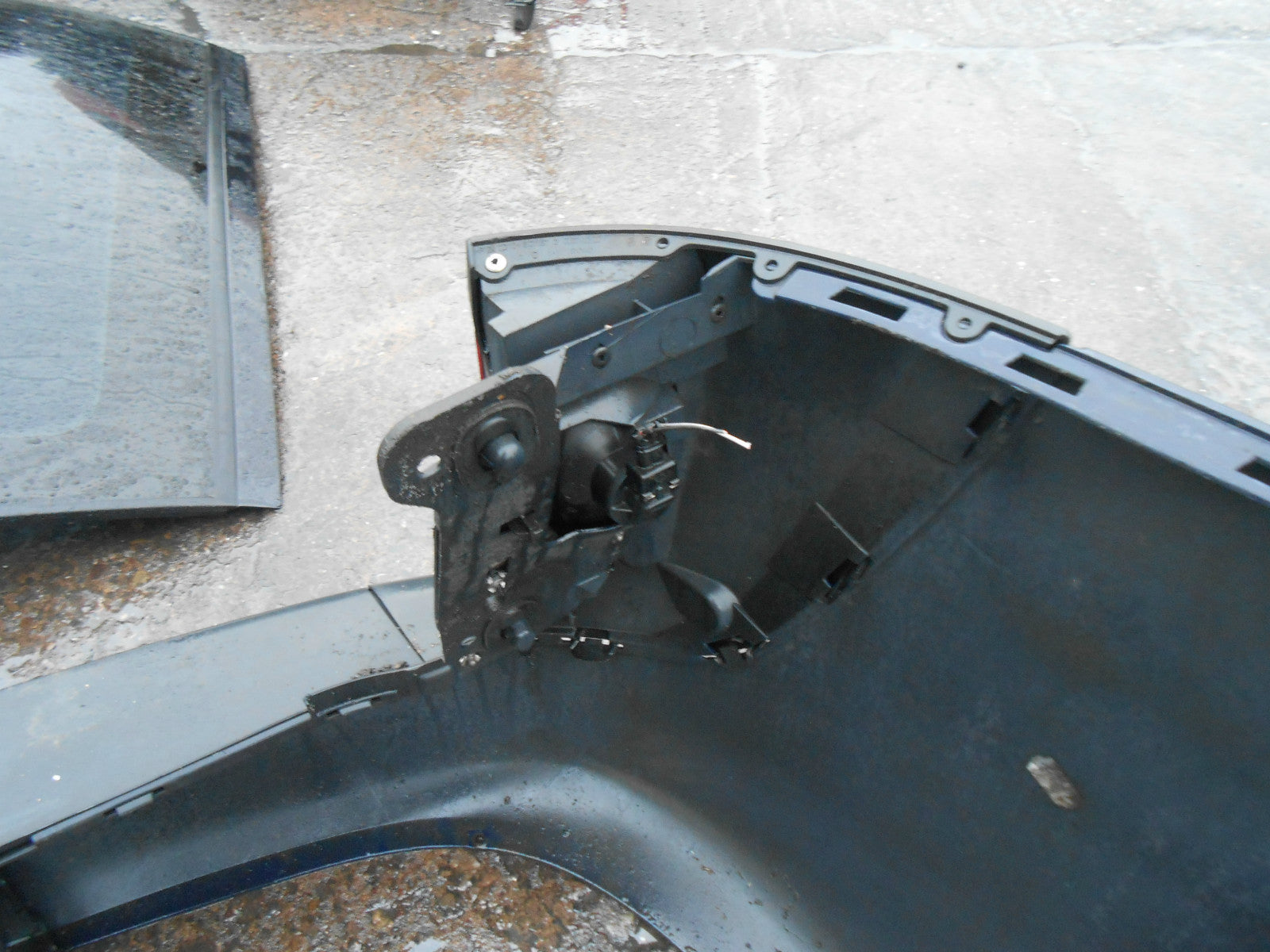 RENAULT ESPACE MK4 PHASE 1 2005 COMPLETE REAR PLASTIC BUMPER & LIGHTS DARK BLUE