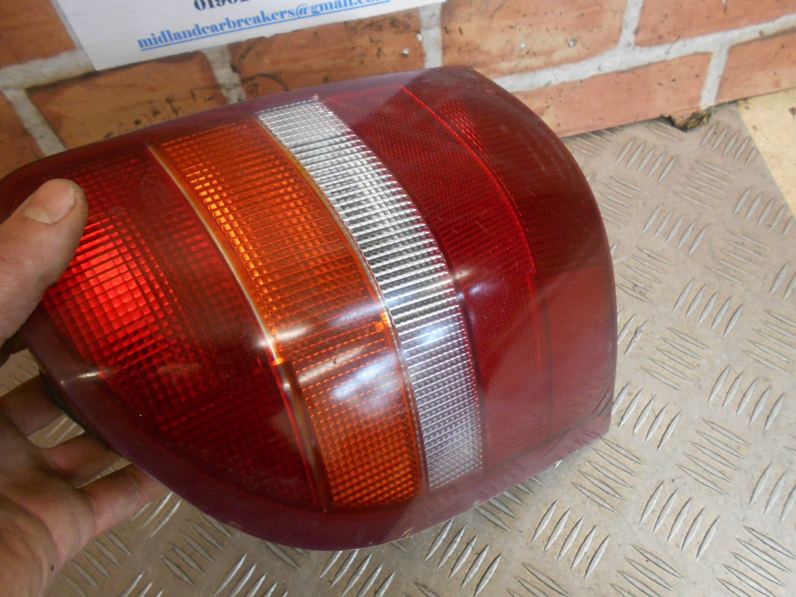 FORD MONDEO MK1 ESTATE 1995 NSR PASSENGER SIDE REAR BRAKE TAIL LIGHT