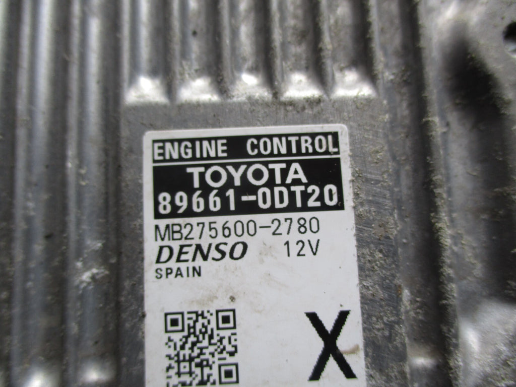 TOYOTA YARIS HYBRID ENGINE CONTROL UNIT 89661-0DT20