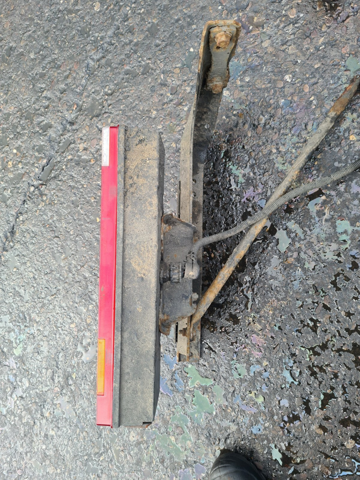 MERCEDES ATEGO 2007 815 DAY OSR DRIVER SIDE REAR LIGHT MOUNTING BRACKET